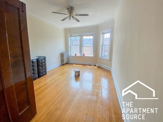 property at 2204 W Foster Ave