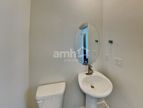 11022 S Trocadero Ave in South Jordan, UT - Foto de edificio - Building Photo