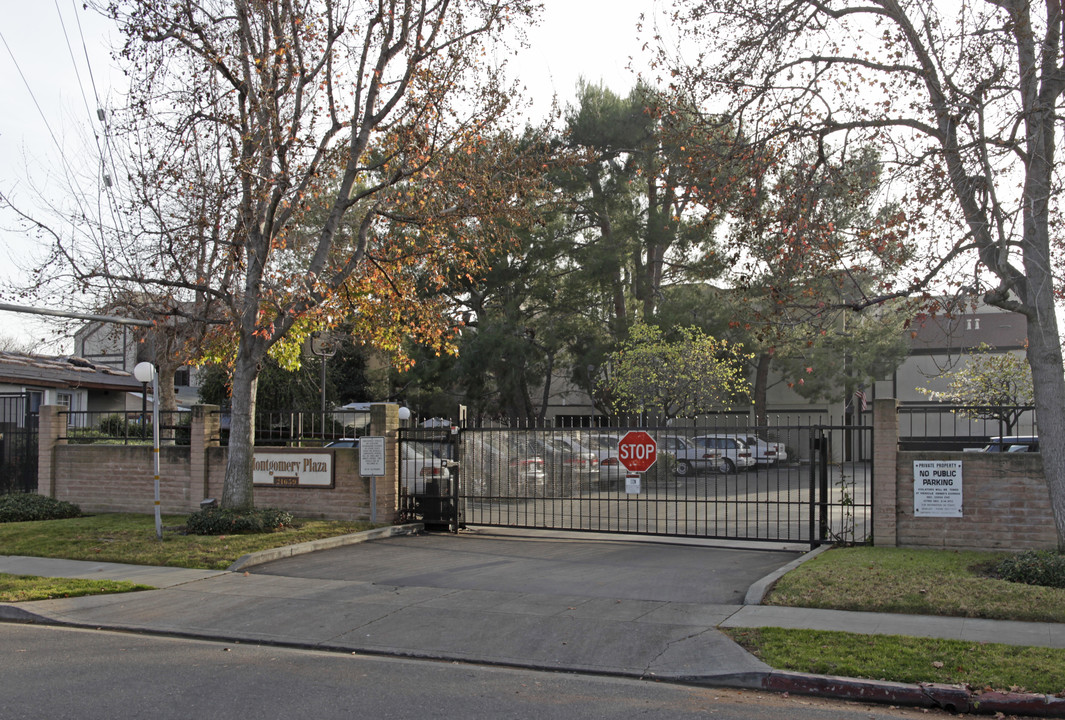 Montgomery Plaza Apartments in Hayward, CA - Foto de edificio