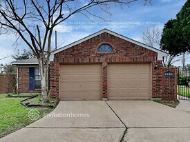 7707 High Village Dr in Houston, TX - Building Photo