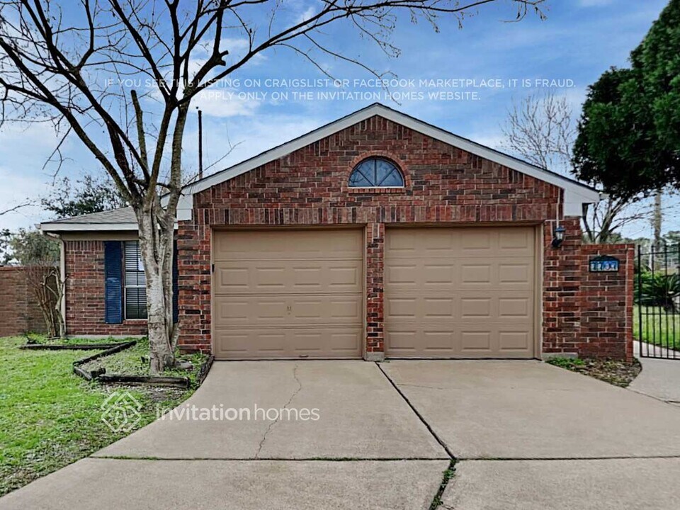 7707 High Village Dr in Houston, TX - Building Photo