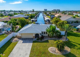 1106 SW 52nd St in Cape Coral, FL - Foto de edificio - Building Photo