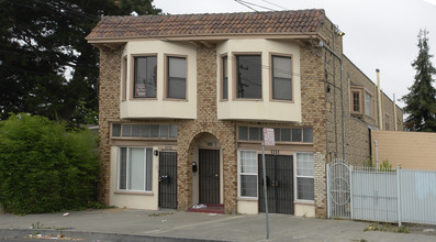 2567-2573 38th Ave in Oakland, CA - Building Photo - Building Photo