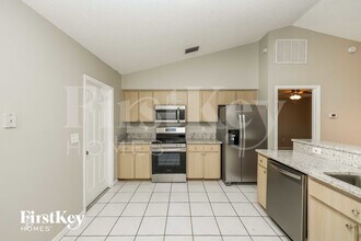 4830 Mill Run Dr, Unit 0611 in New Port Richey, FL - Building Photo - Building Photo