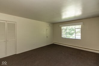 701 Brewer Pl in Greenwood, IN - Foto de edificio - Building Photo