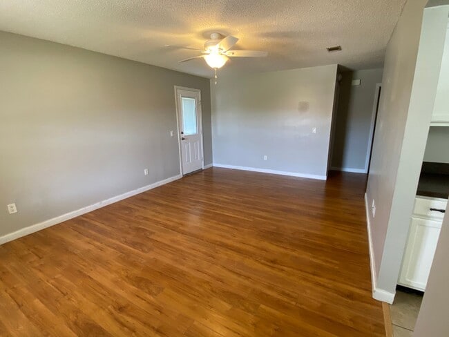 722 Cindy Ln in Hinesville, GA - Building Photo - Building Photo