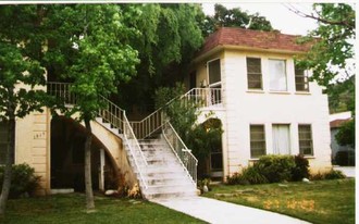 1919-1921 E Chevy Chase Dr Apartamentos