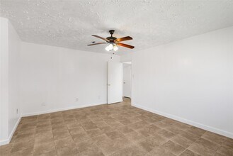 1666 Meadow Green Dr in Missouri City, TX - Building Photo - Building Photo