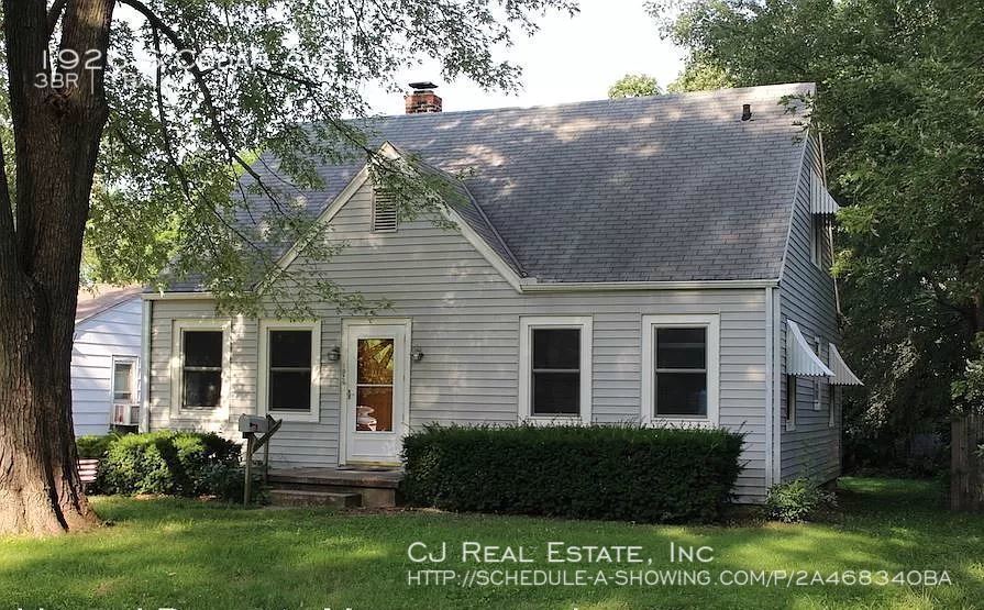 1926 S Cedar Ave in Independence, MO - Building Photo