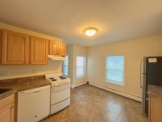 213 Beacon St, Unit 4 in Somerville, MA - Building Photo - Building Photo