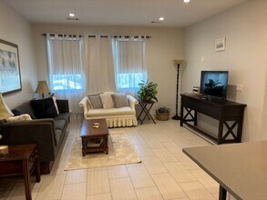 714 E Victory Dr in Savannah, GA - Building Photo - Building Photo