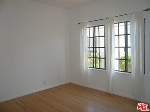 944 12th St in Santa Monica, CA - Building Photo - Building Photo