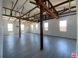 726 S Santa Fe Ave in Los Angeles, CA - Building Photo