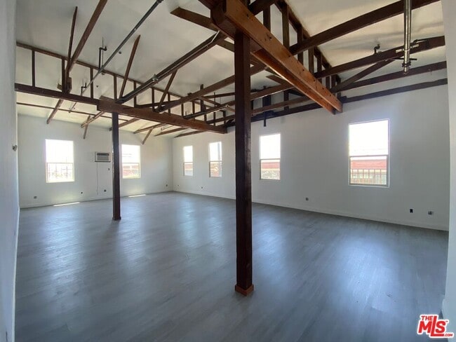 property at 726 S Santa Fe Ave