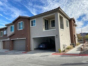 965 Nevada State Dr in Henderson, NV - Building Photo - Building Photo