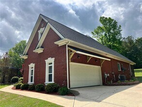 194 Sweetwater Rdg in Hoschton, GA - Building Photo - Building Photo