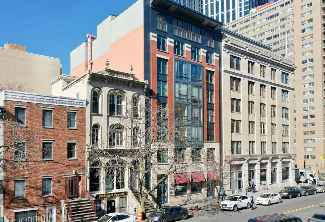 Washington Pointe in Jersey City, NJ - Building Photo