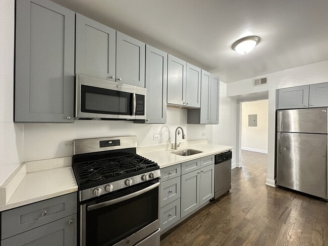 3535 W Fullerton Ave in Chicago, IL - Building Photo - Building Photo