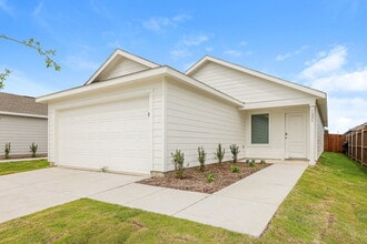 1223 Maple St in Wilmer, TX - Foto de edificio - Building Photo