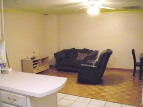 1662 Drew St in Clearwater, FL - Foto de edificio - Building Photo