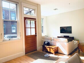 57 Regent St, Unit 4 in Cambridge, MA - Building Photo - Building Photo