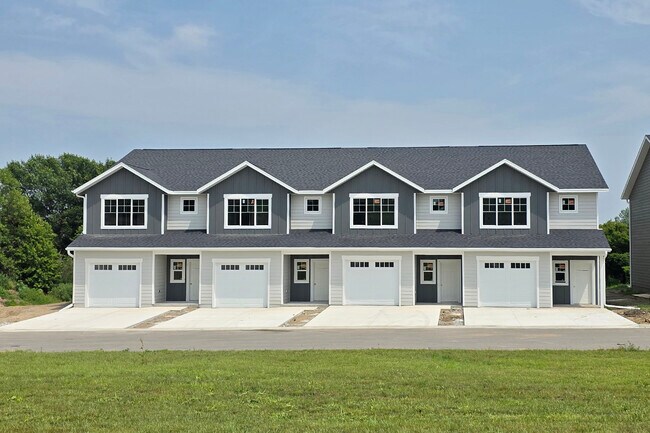 Cloverfield Townhomes in Brookings, SD - Building Photo - Building Photo