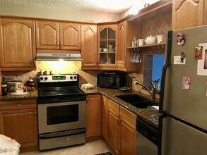 1810 SW 81st Ave in North Lauderdale, FL - Foto de edificio - Building Photo