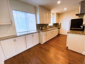 7517 Herschel Ave in San Diego, CA - Building Photo - Building Photo