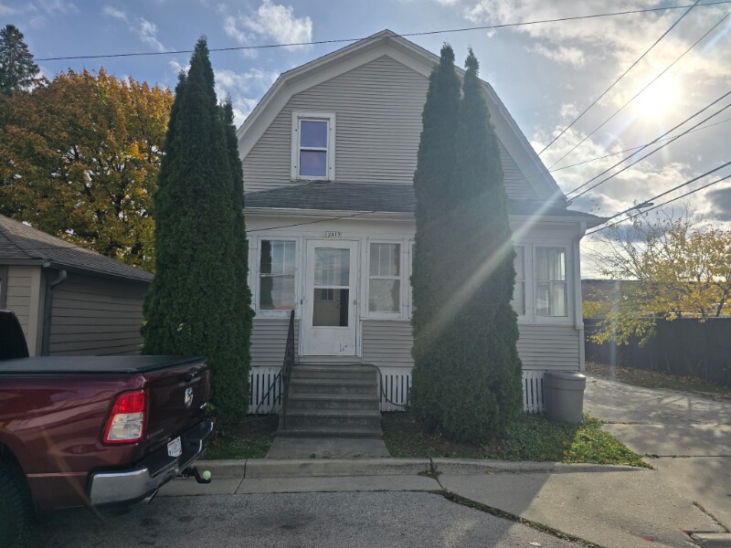 12415 W Derby Pl in Butler, WI - Building Photo