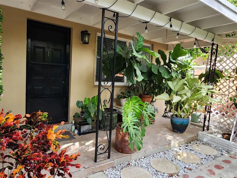 1313 NE 16th Ter, Unit 1 in Fort Lauderdale, FL - Building Photo