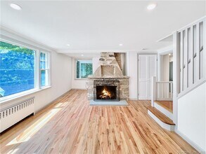 23 Apple Tree Ln in Stamford, CT - Building Photo - Building Photo