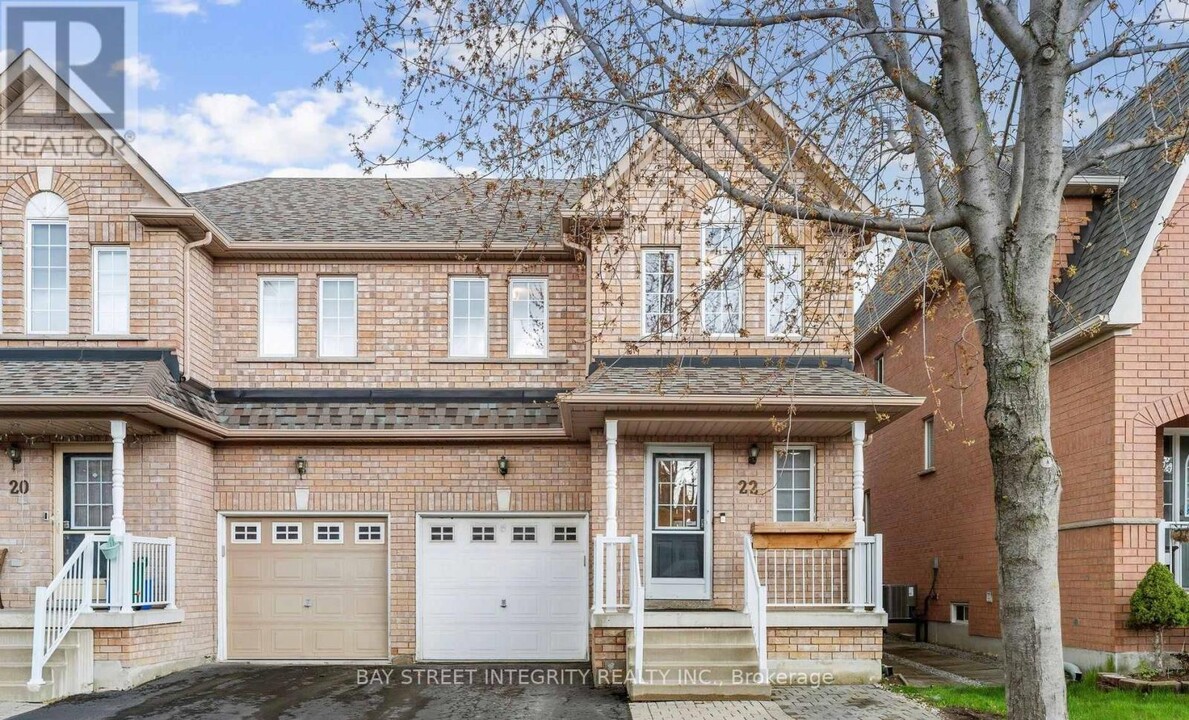 22 Anita Dr in Markham, ON - Building Photo