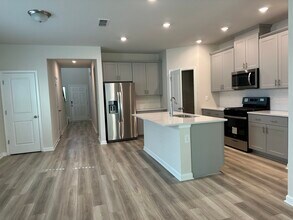 205 Wells Cir in Canton, GA - Building Photo - Building Photo