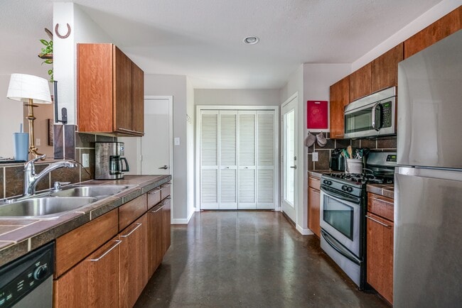 1810 Quanah Parker Trl in Austin, TX - Building Photo - Building Photo