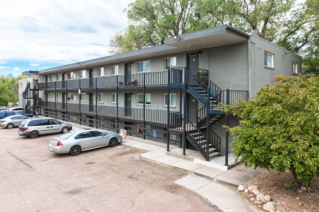 Jasmine Springs in Colorado Springs, CO - Foto de edificio
