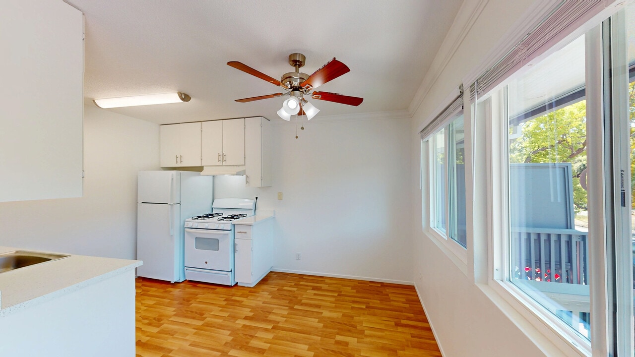 1004 Ignacio Blvd in Novato, CA - Building Photo