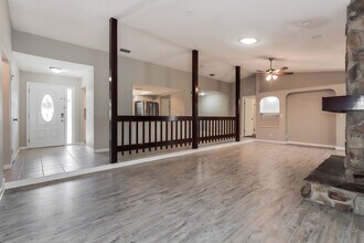 701 Redondo Dr in Brandon, FL - Building Photo - Building Photo