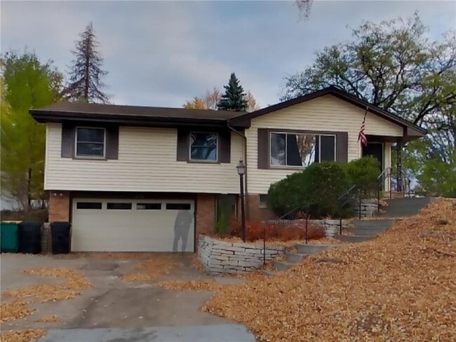 property at 6928 45th Pl N