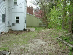 909 Sylvan Ave in Ann Arbor, MI - Foto de edificio - Building Photo