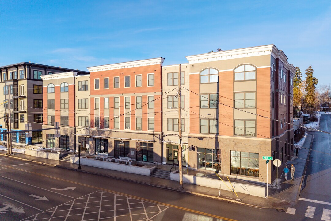 11 Park Street Apartments in Essex Junction, VT - Foto de edificio