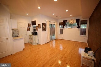 20635 Glenmere Square in Sterling, VA - Building Photo - Building Photo