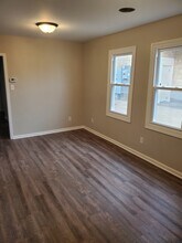 119 W Wisconsin Ave, Unit 119 in Pewaukee, WI - Building Photo - Building Photo