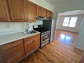 23 Degraw Ave, Unit 23 Degraw Ave in Clifton, NJ - Foto de edificio - Building Photo