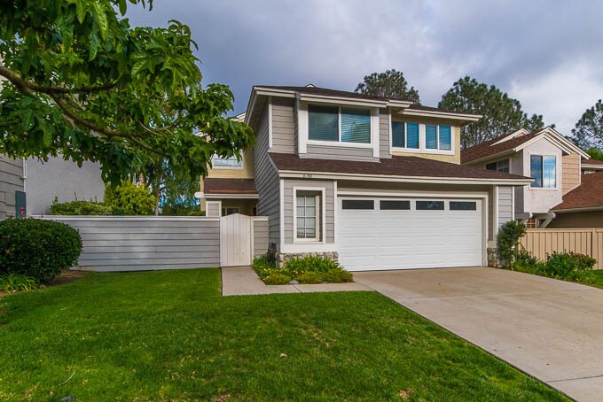 6746 Xana Way in Carlsbad, CA - Building Photo