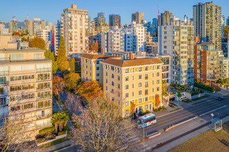 The Kensington Place in Vancouver, BC - Building Photo - Building Photo