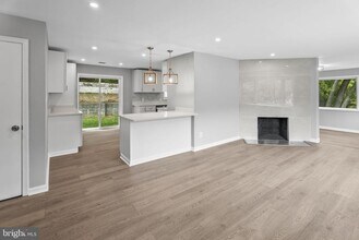 5822 Brookview Dr in Alexandria, VA - Building Photo - Building Photo