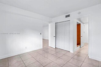 8002 Lagos De Campo Blvd in Tamarac, FL - Building Photo - Building Photo