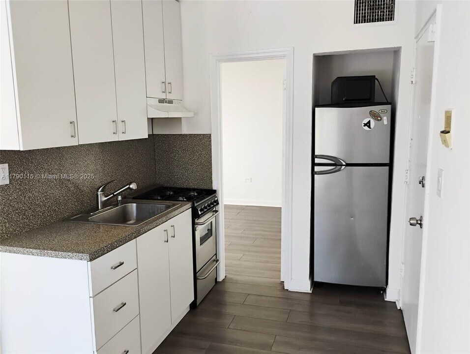 1555 Pennsylvania Ave in Miami Beach, FL - Building Photo