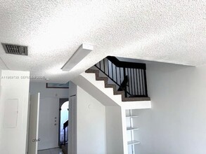 10219 SW 89th St in Miami, FL - Building Photo - Building Photo