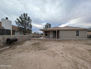 5857 W Valley Cir in El Paso, TX - Building Photo - Building Photo